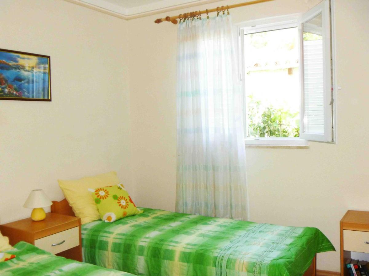 The Apartment With Air Conditioned Пореч Екстериор снимка