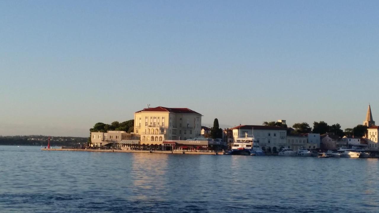 The Apartment With Air Conditioned Пореч Екстериор снимка
