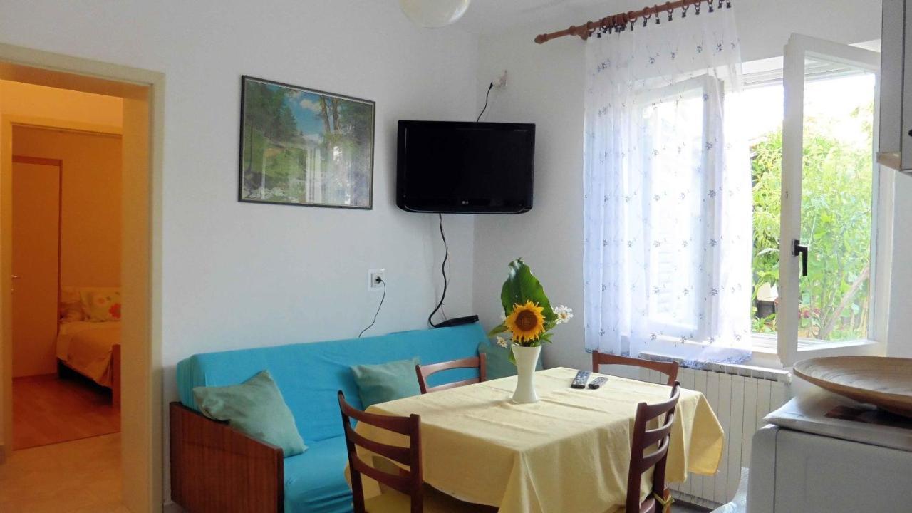 The Apartment With Air Conditioned Пореч Екстериор снимка